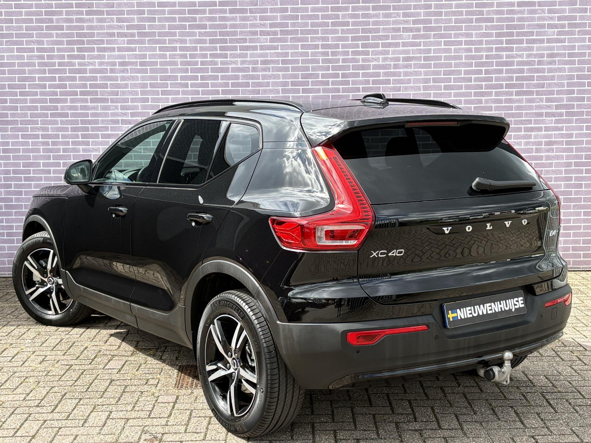 Volvo XC40 2.0 B4 Plus Dark | Trekhaak | Harman Kardon Audio, Gebruikt, Euro 6, 4 cilinders, Automatische klimaatregeling