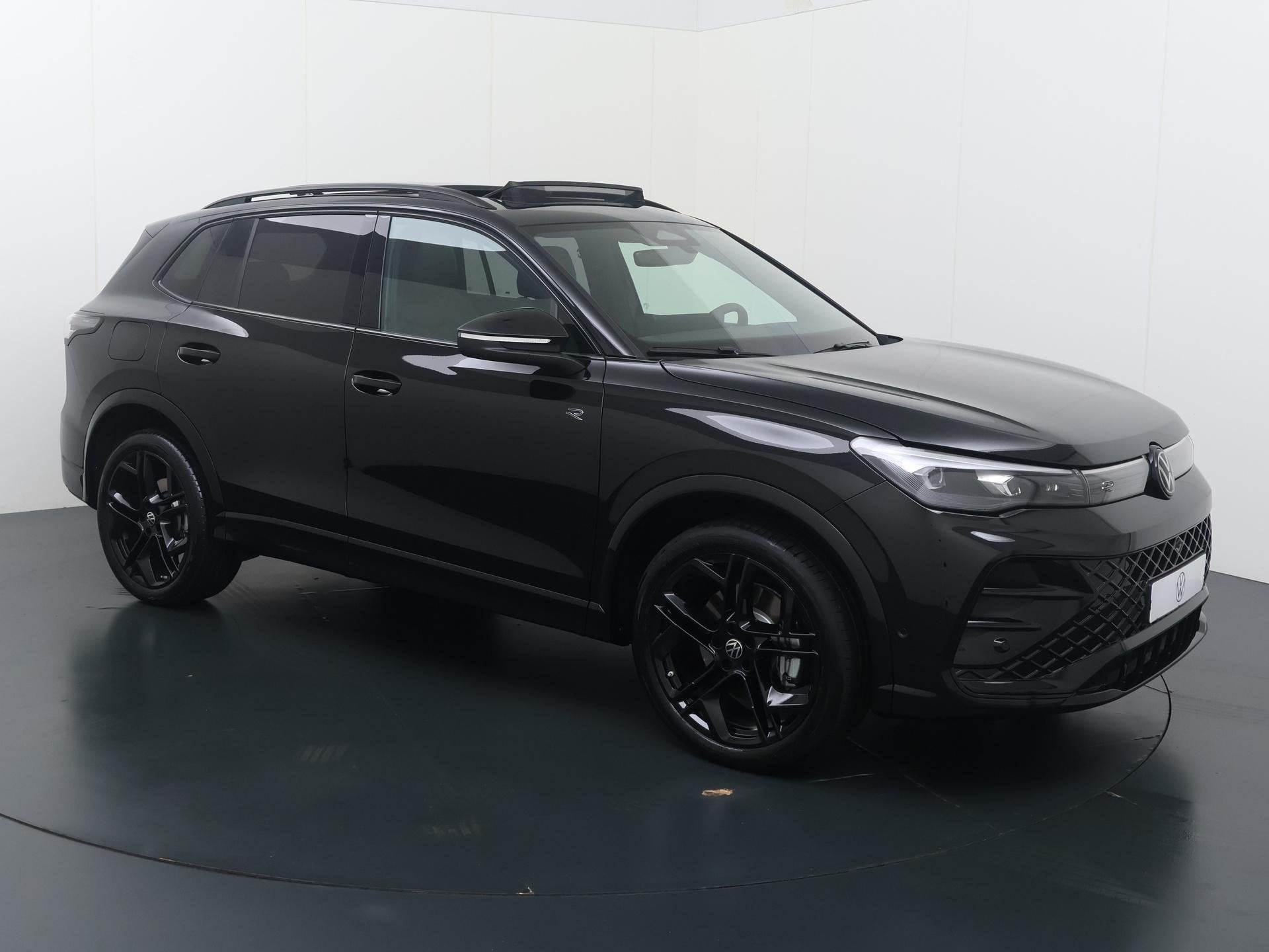 Volkswagen Tiguan 1.5 eHybrid R-Line Edition | 272 PK | SoH, 12 maanden, 4 cilinders, 150 min, Zwart