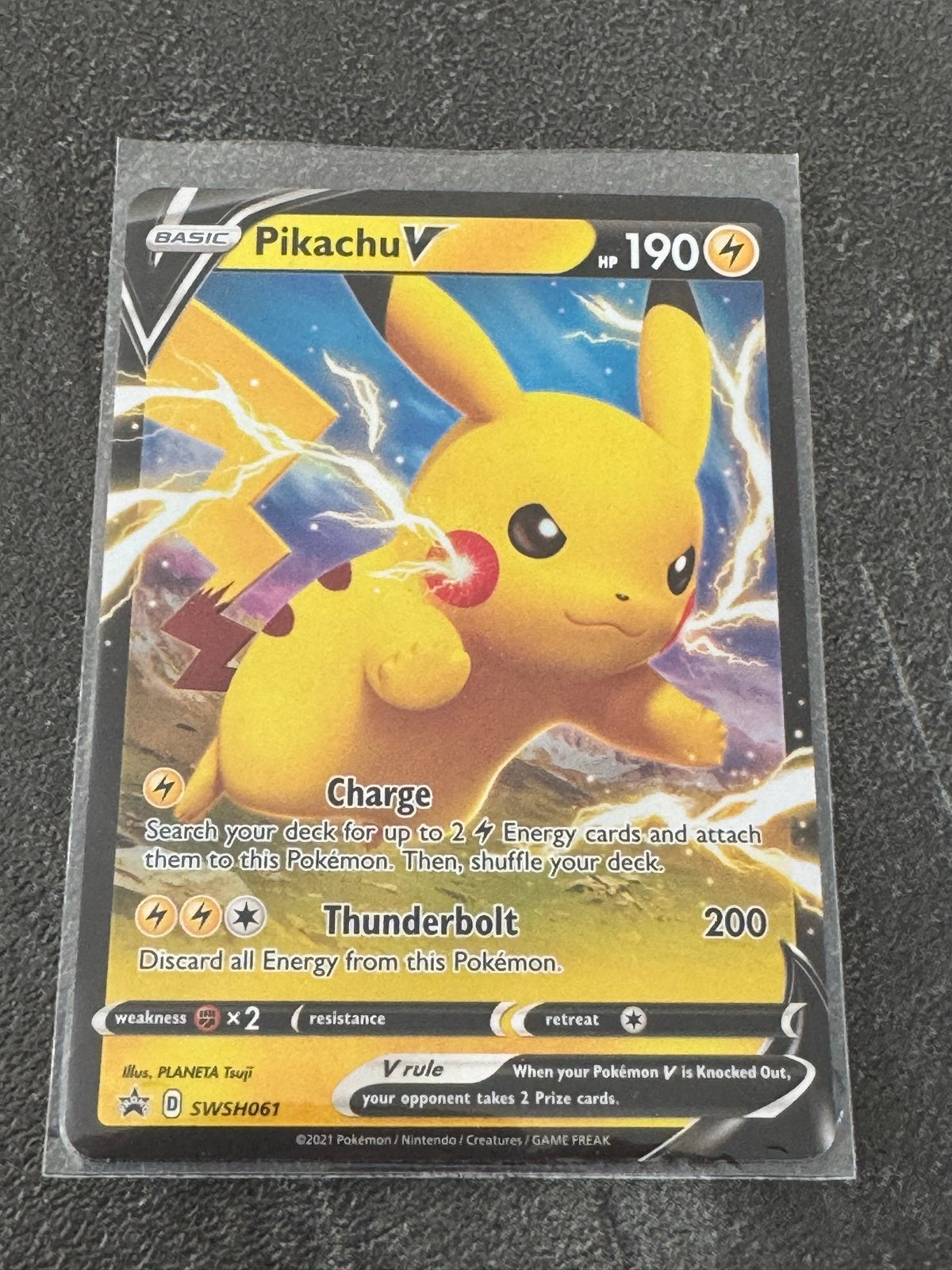 Pikachu V #SWSH061 Pokemon Promo, Hobby en Vrije tijd, Ophalen of Verzenden, Zo goed als nieuw, Losse kaart