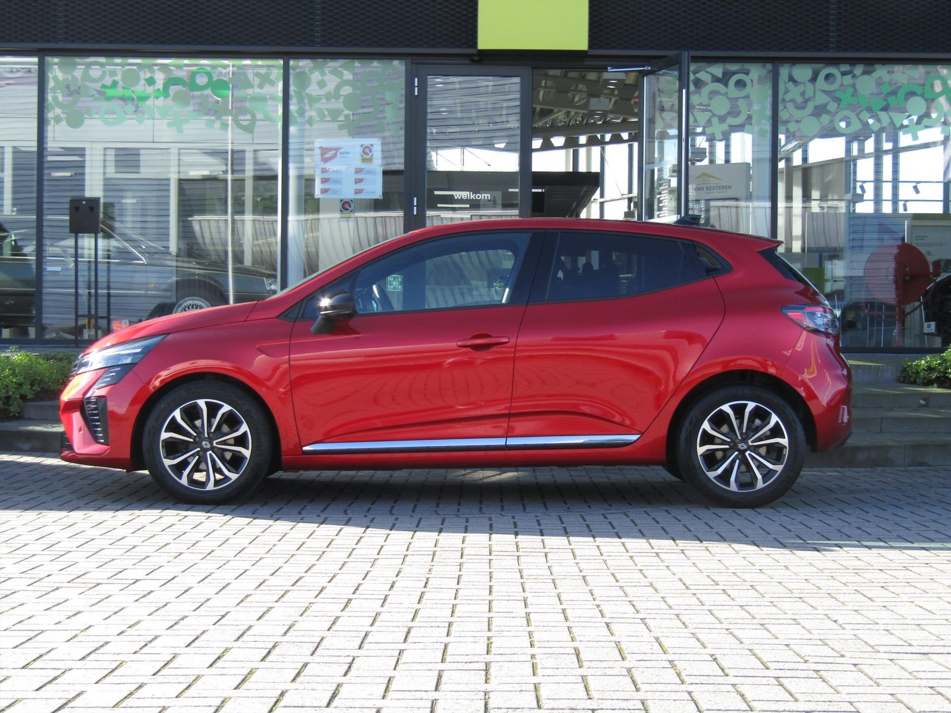Foto 3 van RENAULT Clio 1.0 TCe 90pk GPF Techno / 9,3 Navigatie / 360 C