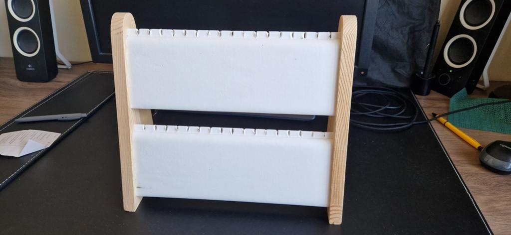 Houten armband/ketting display met kunstleer, Ophalen of Verzenden, Gebruikt