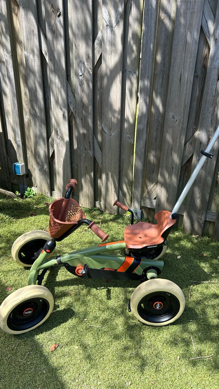 BERG Biky loopfiets met duwstang en mandje, Ophalen, Zo goed als nieuw, Loopfiets