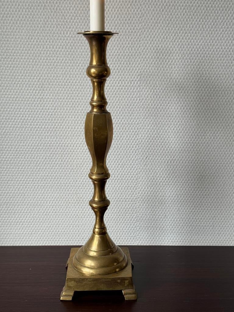 Hoge Antieke Klassieke Kerkkandelaar, Kandelaar, Kaars, Antiek en Kunst, Ophalen of Verzenden, Koper of Brons