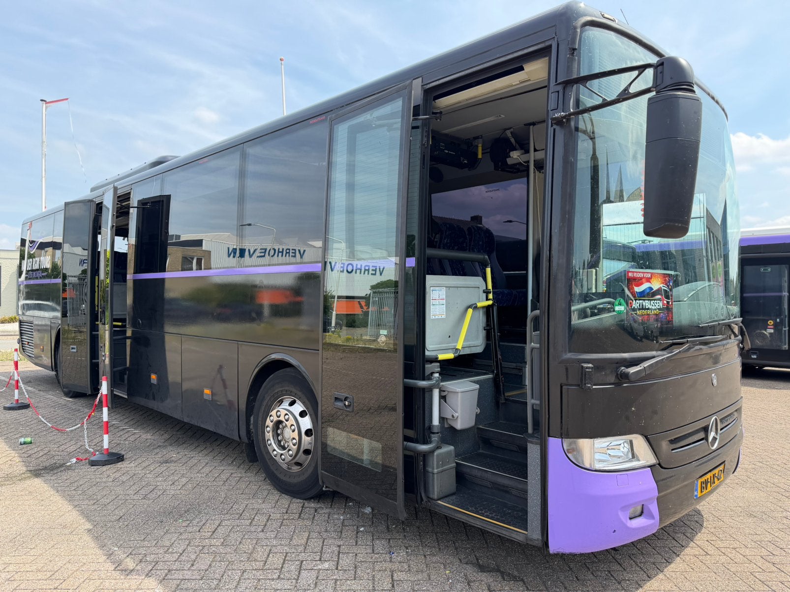 Mercedes integro tekoop incl apk airco. Touringcar/partybus, Automaat, Euro 5, Zwart, Mercedes-Benz