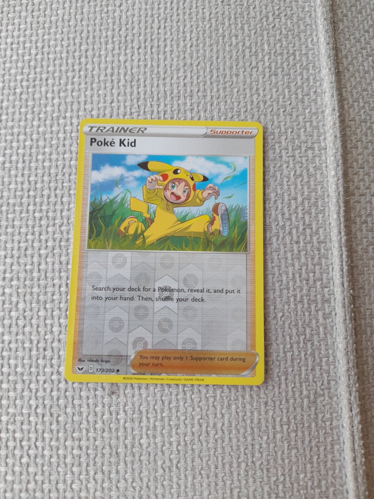 Pokémon TCG: Poké Kid Trainer Kaart (173/202), Ophalen of Verzenden, Zo goed als nieuw, Losse kaart