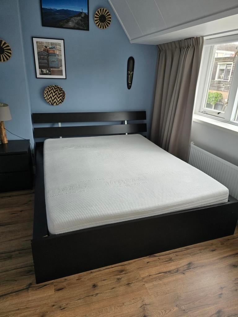 Tweepersoonsbed 160x200 met matras en nachtkastje, Ophalen, Gebruikt, Zwart, Tweepersoons