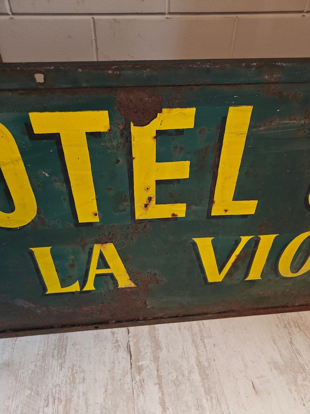 Gigantisch Groot Gietijzeren Reclame bord Hotel 150 x 60 cm., Ophalen