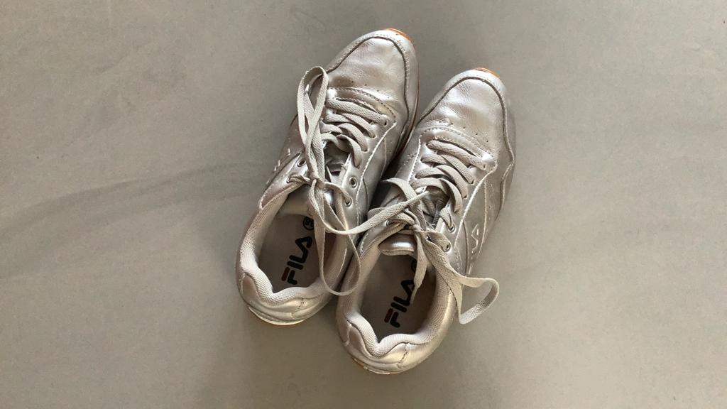 Fila dames sneaker zilver maat 38, Kleding | Dames, Overige kleuren, Ophalen of Verzenden, Sneakers of Gympen, Gedragen