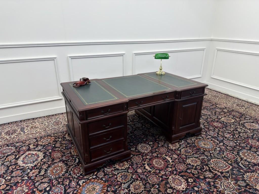 Klassiek Engels Chesterfield Bureau Partnerdesk, Antiek en Kunst, Ophalen