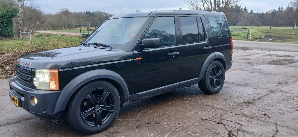 Land Rover 2005 met zwarte velgen apk tot 03-2027, Auto's, Automaat, 2404 kg, Zwart, 190 pk