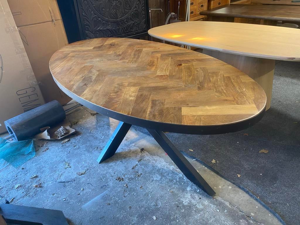 Ovale Teakhouten Tafel met Visgraat Motief, Ophalen, 100 tot 150 cm, Teakhout, Nieuw