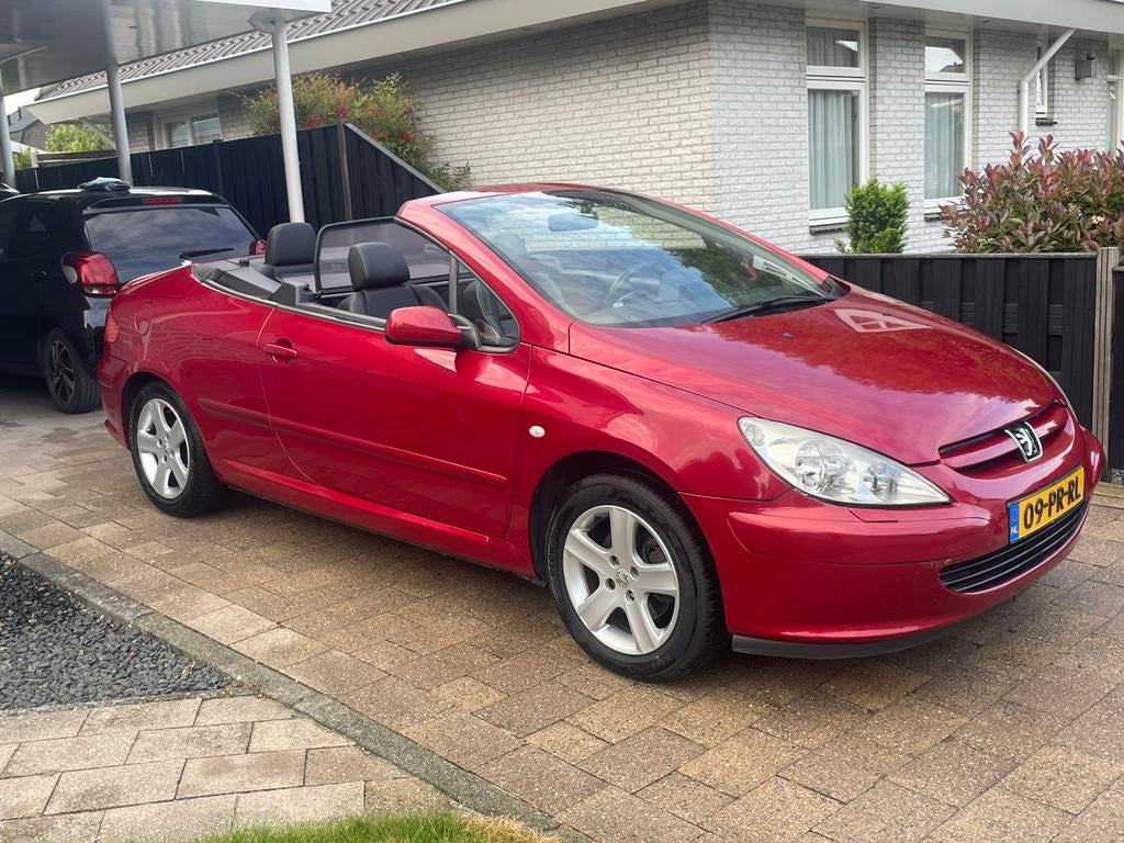 Peugeot 307CC Cabrio 2.0 16V 2004 Rood, Voorwielaandrijving, Zwart, 4 cilinders, Cabriolet