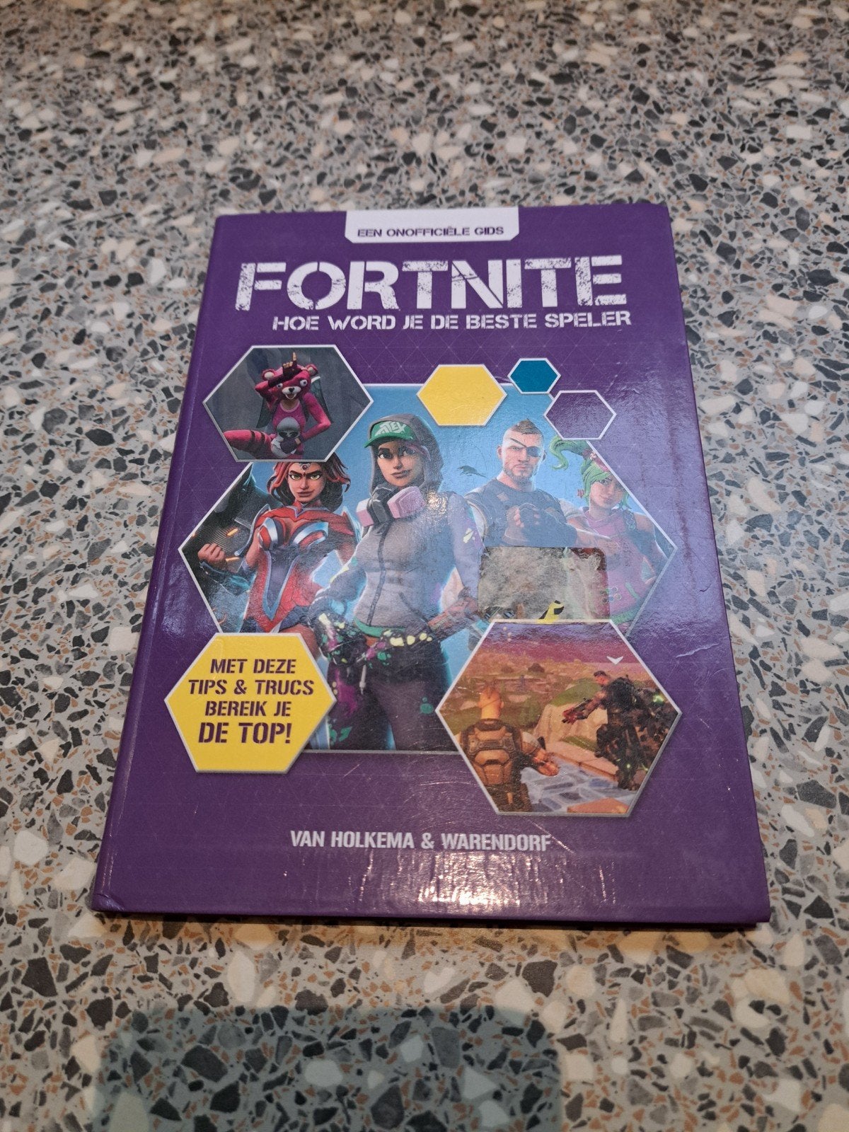 Boek: Fortnite, hoe word je de beste speler

Versture, Ophalen of Verzenden, Gelezen