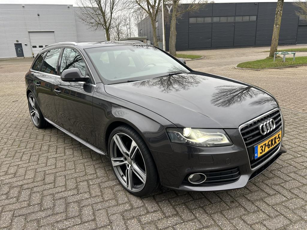 Audi A4 Avant 3.2 FSI V6 Quattro Pro Line XENON TRHK NAP!, Auto's, Stof, Gebruikt, A4, Handgeschakeld
