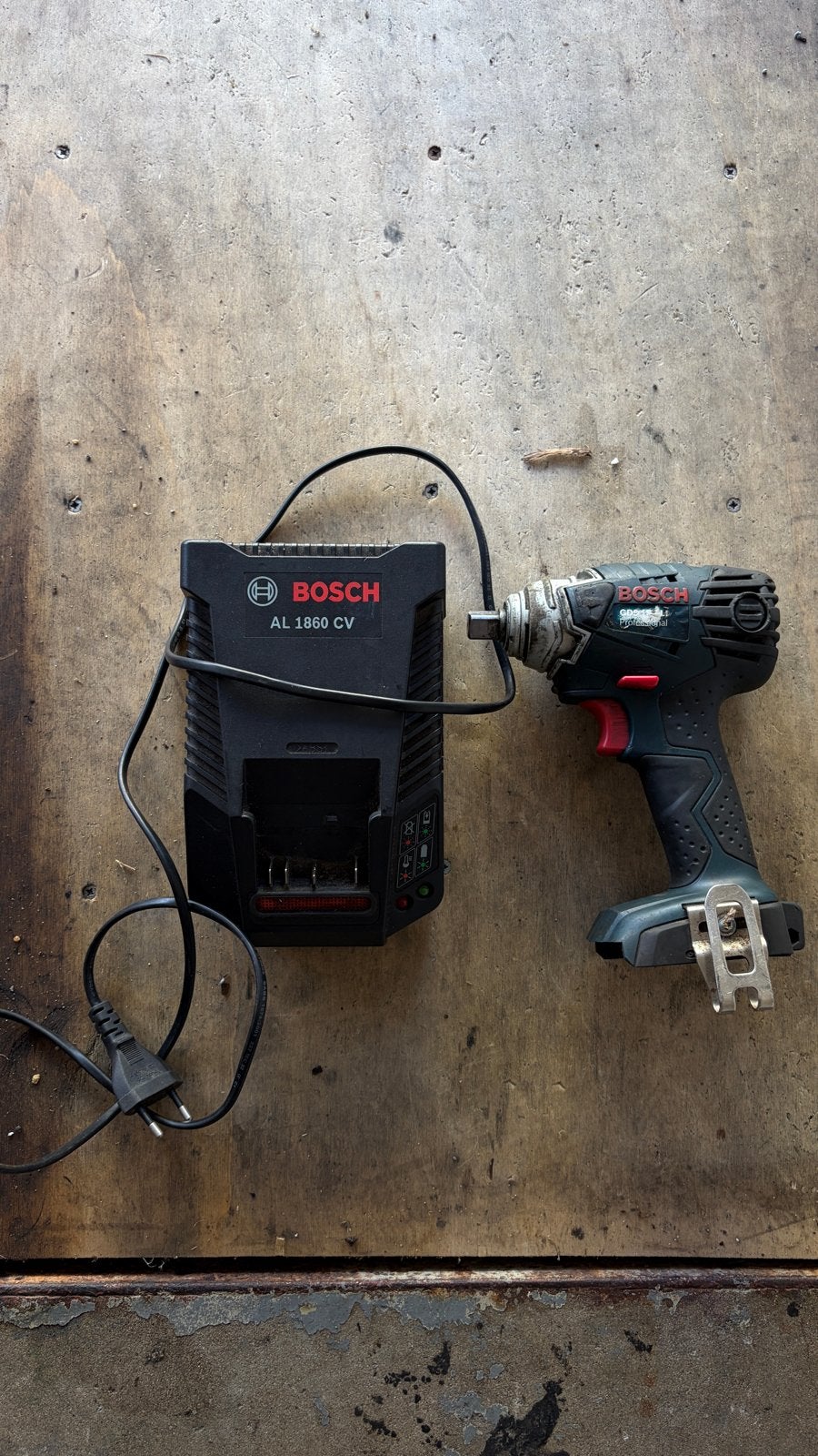 Bosch Boor- en Schroefmachine met Lader - Gebruikt, Variabele snelheid, Ophalen of Verzenden, Boor- en Schroefmachine, Gebruikt