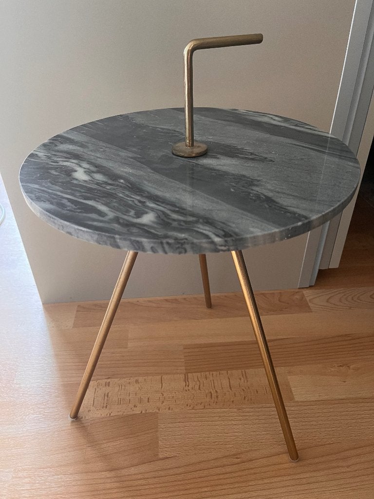 Bijzettafel rond van grijs marmer en goud metalen poten, Overige materialen, Minder dan 55 cm, Rond, Nieuw