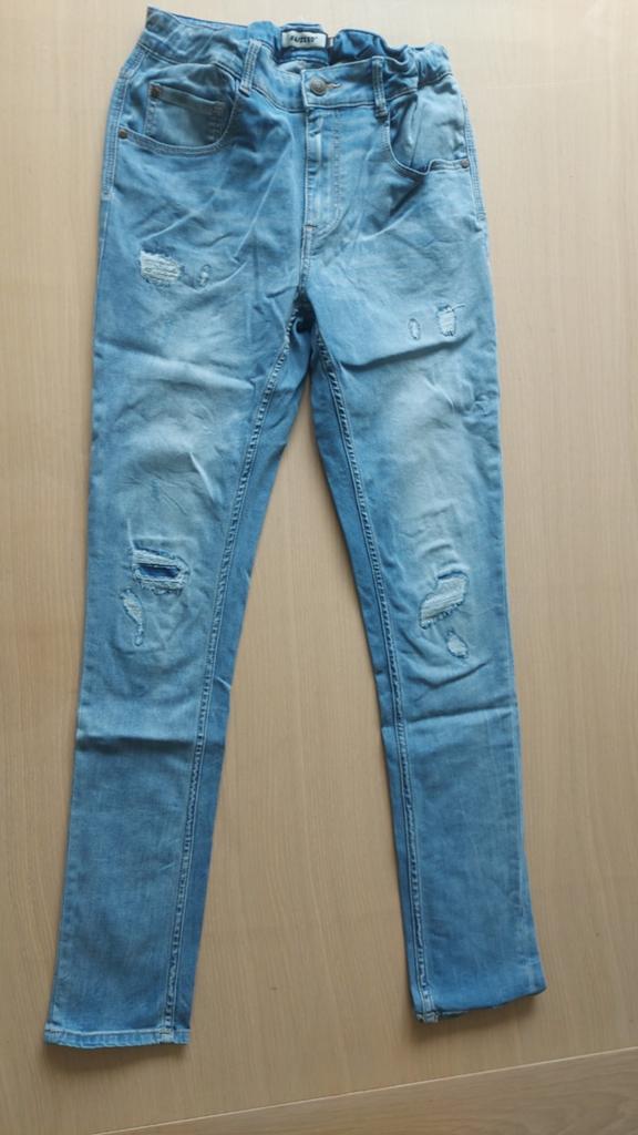 Raizzed spijkerbroek met gaten, Kinderen en Baby's, Kinderkleding | Maat 176, Broek, Gebruikt, Ophalen of Verzenden, Raizzed