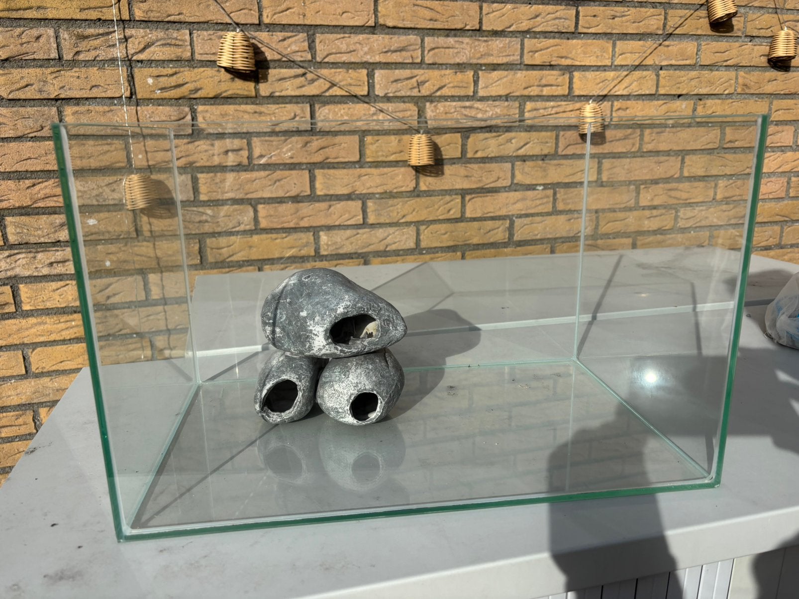 Aquarium 45x28x28 met decoratie fish cave en grind, Ophalen, Leeg aquarium