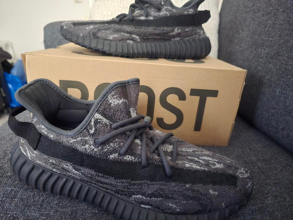 Orginele Adidas Yeezy Boost 350 V2 MX Dark Salt met factuur, Zwart, Ophalen of Verzenden, Adidas Yeezy, Sneakers of Gympen