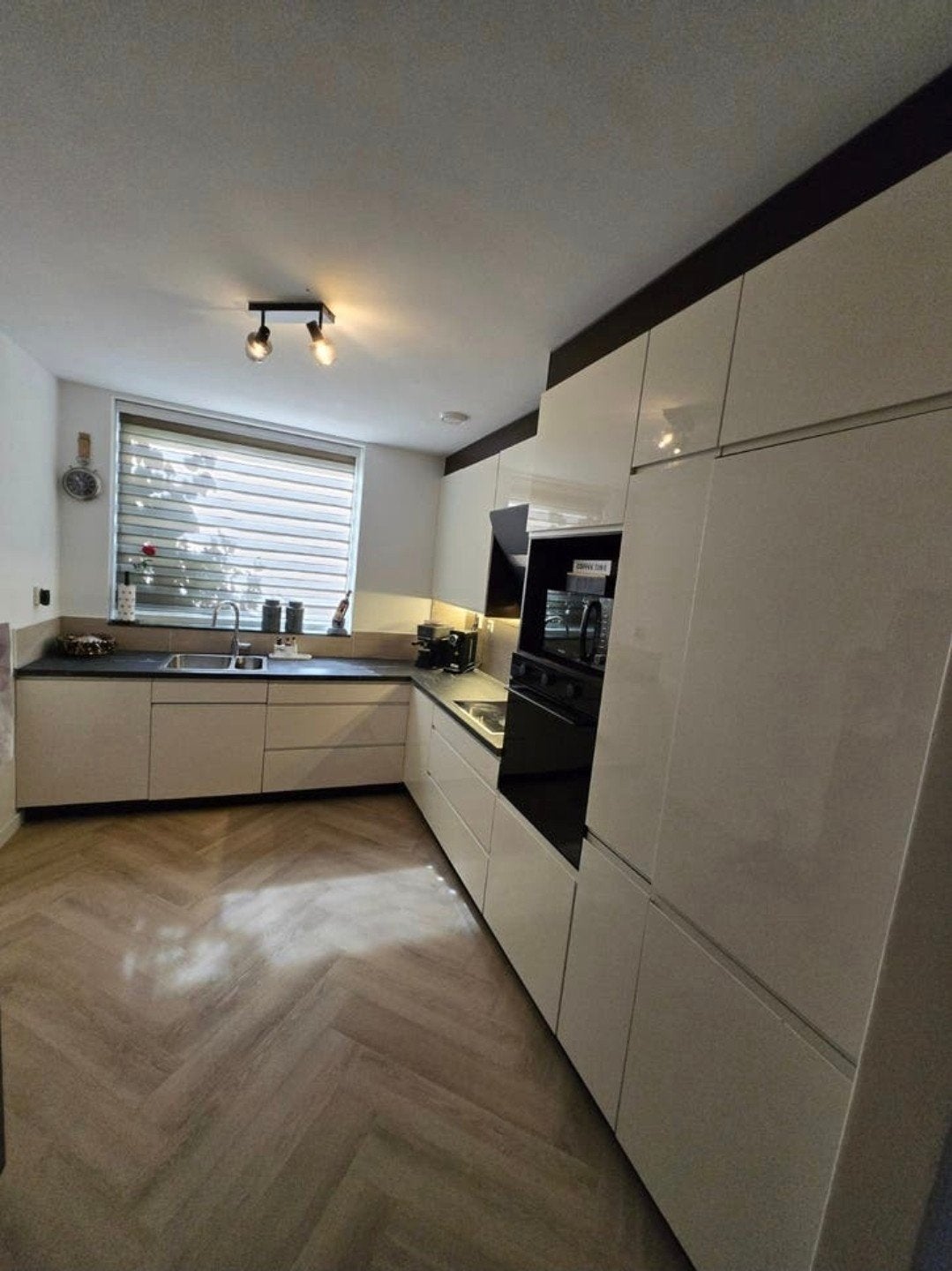 Nette L-vormige keuken met Siemens apparatuur en Falmec afzu, Gebruikt, Overige materialen, Wit, Hoekkeuken