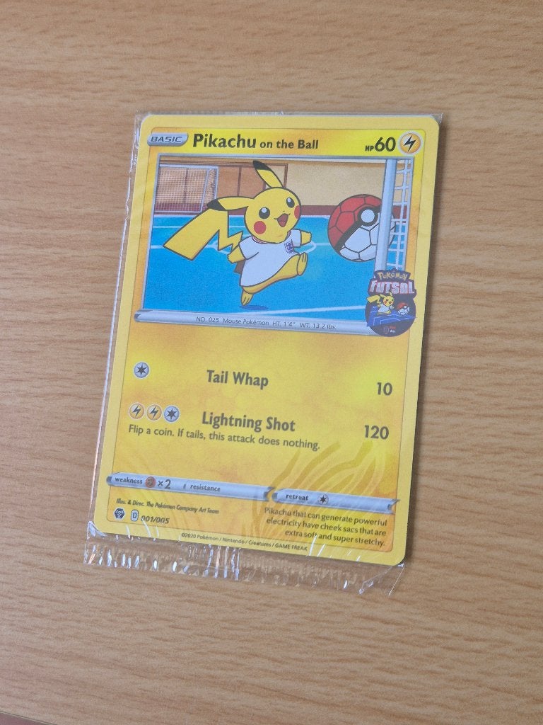 Pikachu on the ball Pokemon kaart 001/005 promo, Verzenden, Zo goed als nieuw, Losse kaart