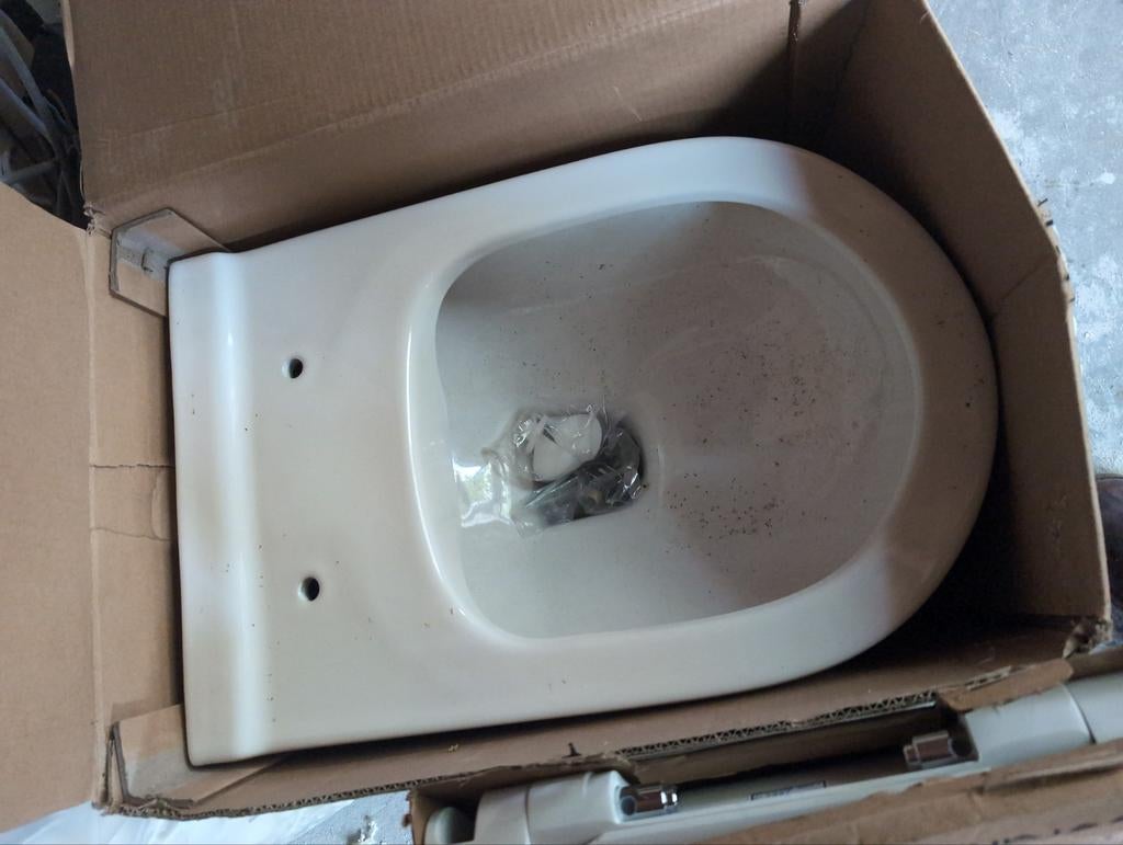 Wand-WC - "Seramiksan NEON" Rimless, nieuw, zonder spoelrand, Ophalen of Verzenden, Nieuw, Toilet