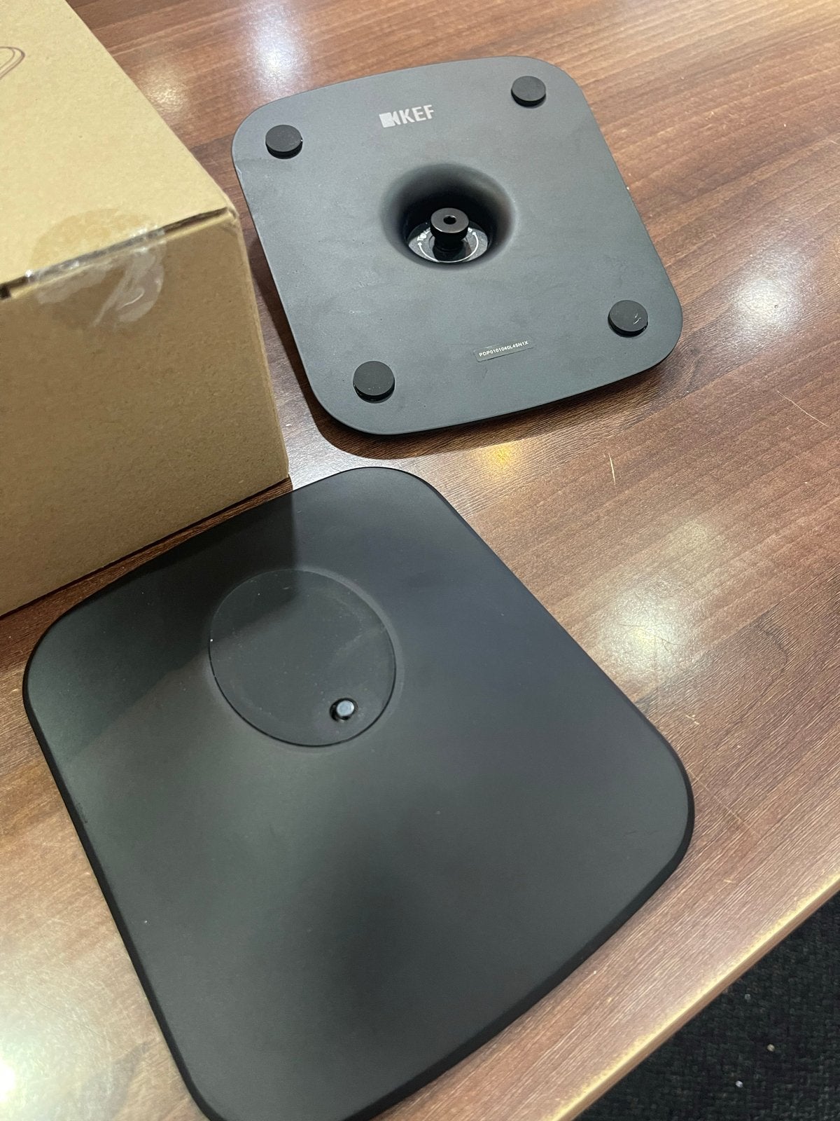 KEF P1 Desk Pad - Speakerstandaards voor LSX II