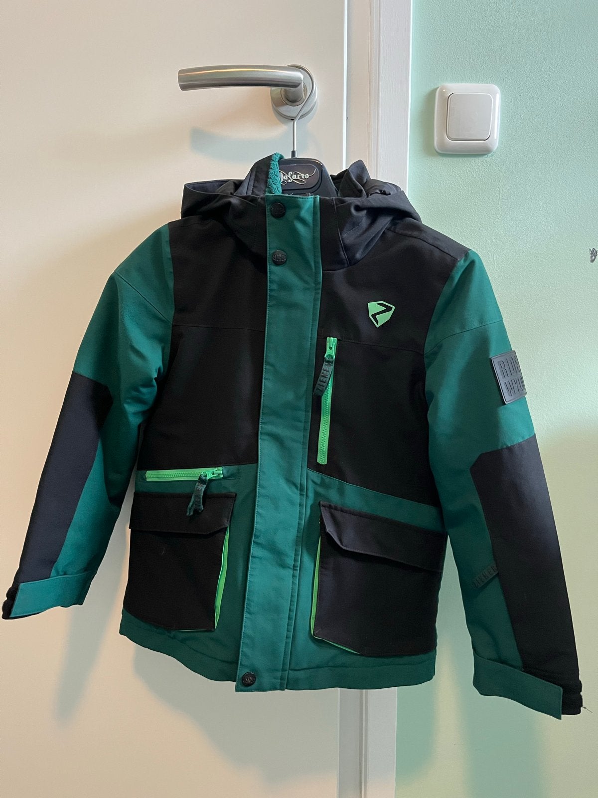Ziener jongens skijas + nieuwe handschoenen (wind- en waterd, Kinderen en Baby's, Ophalen, Zo goed als nieuw, Jongen, Handschoenen