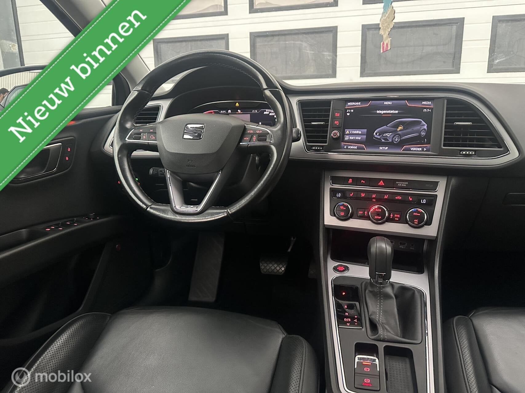 Seat Leon 1.5 TSI Xcellence Busines Intense/Pano.Dak/Carplay, Auto's, Verwarmde buitenspiegels, Euro 6, 4 cilinders, 150 pk