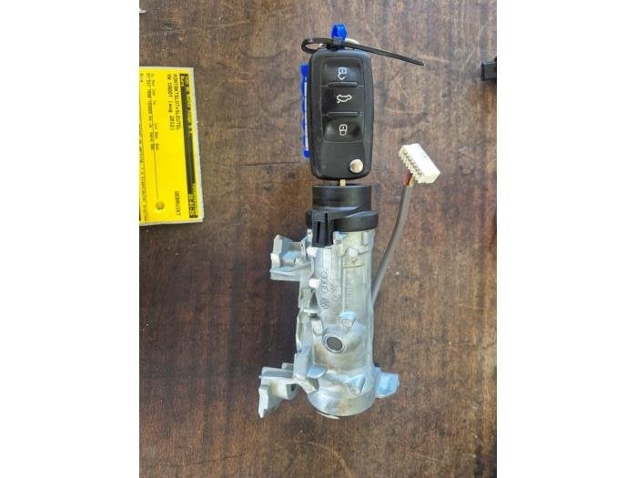 Kontaktslot + Sleutel van een Volkswagen Caddy, Gebruikt, -, Volkswagen, -