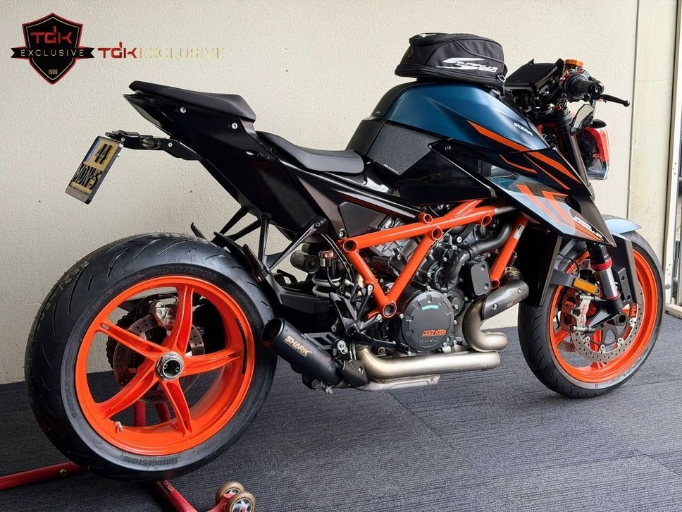 KTM 1290 SUPERDUKE R 3.0 NIEUWSTAAT SHARK SUPER DUKE R 1390, 2 cilinders, Motorrijbewijs A, Bedrijf, 1301 cc