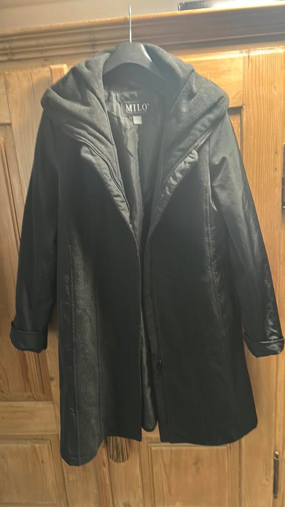 Mantel zwart Milo maat 42, Kleding | Dames, Ophalen, Zo goed als nieuw, Maat 42/44 (L), Zwart