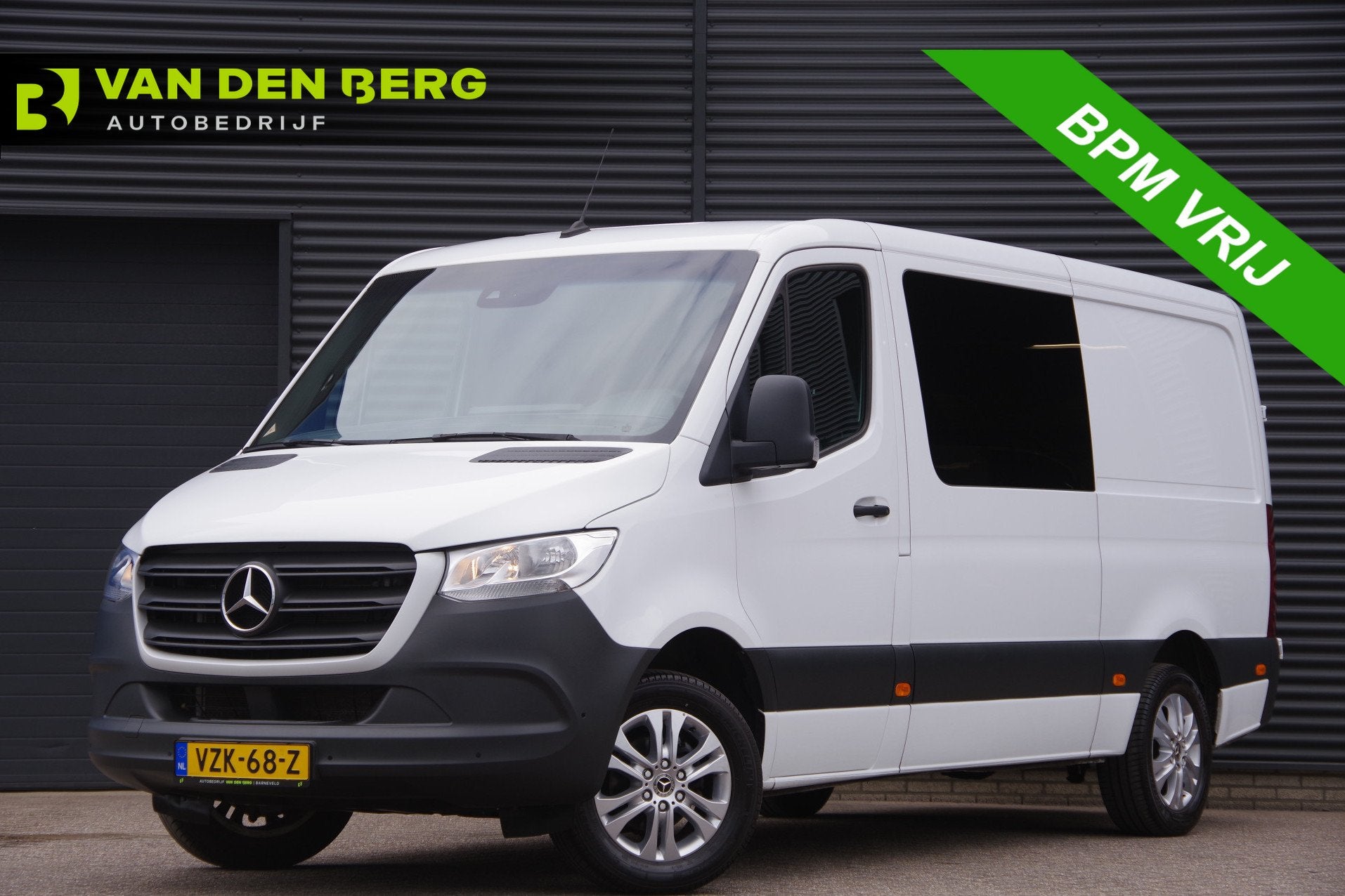 Mercedes-Benz Sprinter 317 1.9 CDI L2H1 DC-5P AUT. LEDER, LU, Auto's, Automaat, Dealer onderhouden, Achterwielaandrijving, Gebruikt