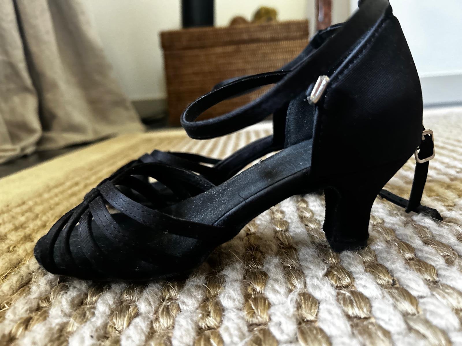 Dans hakken maat 35, Ophalen of Verzenden, Zo goed als nieuw, Schoenen