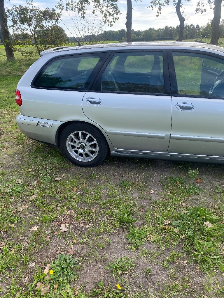 Volvo V40 2.0 I 16V 2004 Grijs, Auto's, Voorwielaandrijving, 4 cilinders, Stationwagon, Handgeschakeld