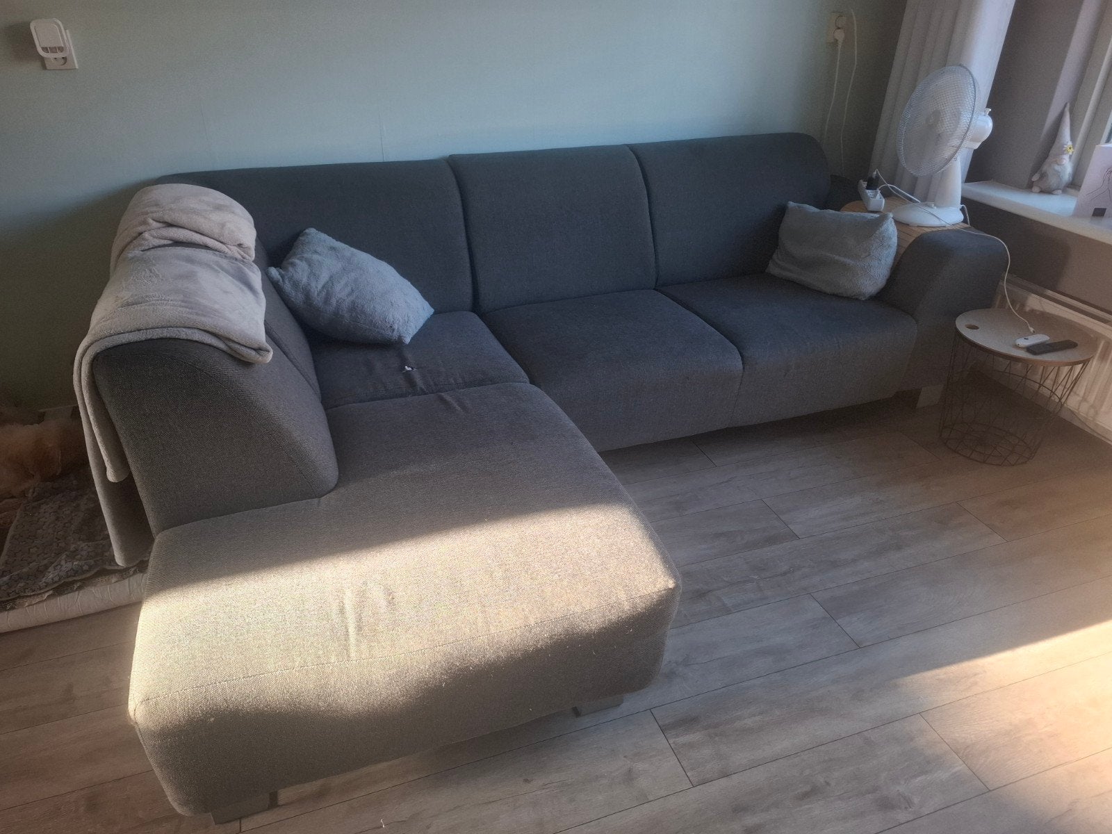 Grijze hoekbank, gebruikt, met lichte vlekken, Huis en Inrichting, Ophalen, 250 tot 300 cm, Gebruikt, 100 tot 125 cm
