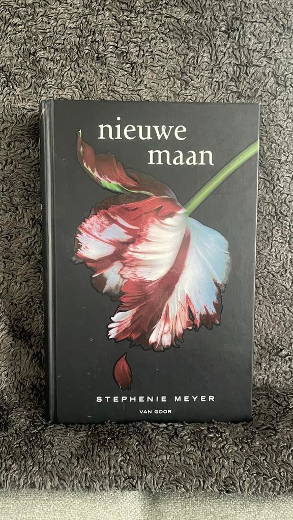Nieuwe Maan - Stephenie Meyer (Twilight Saga), Boeken, Ophalen of Verzenden, Zo goed als nieuw, Nederland