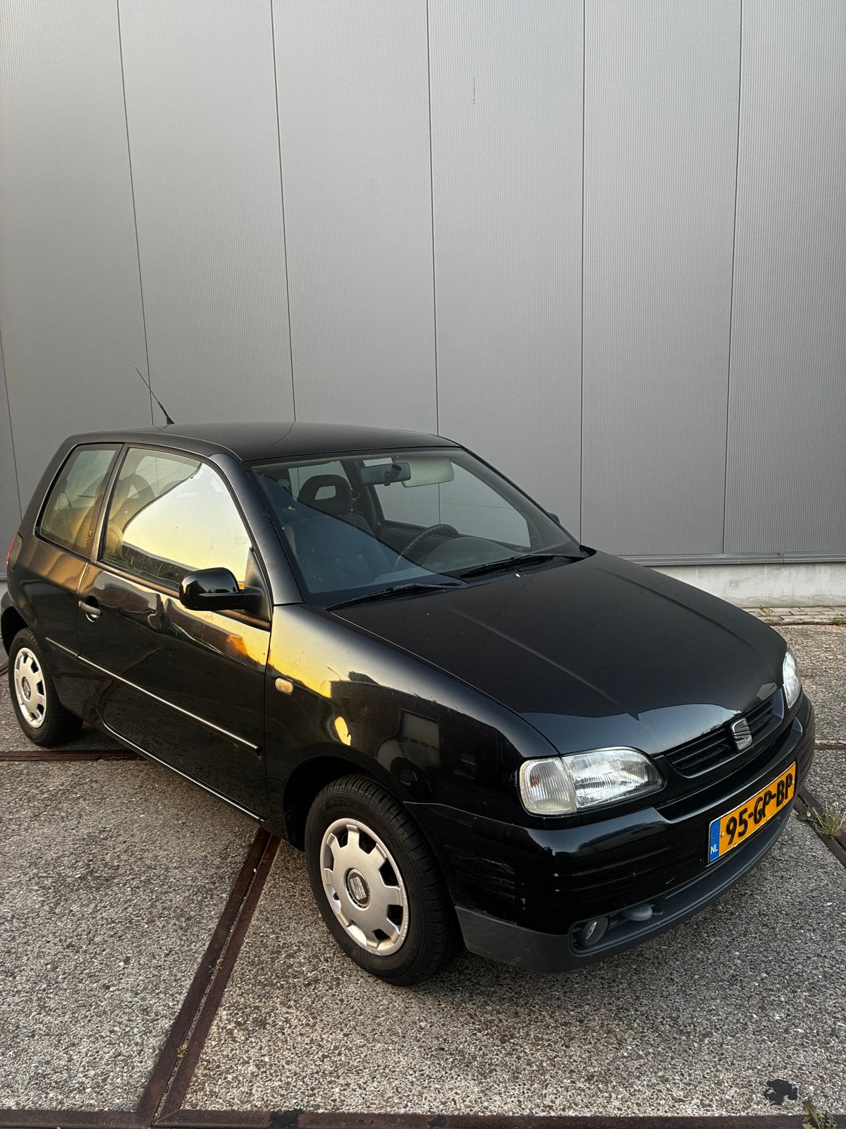 Seat Arosa 1.4 44KW 2001 Zwart Nieuwe APK!!, Auto's, Seat, Voorwielaandrijving, 450 kg, 4 stoelen, Zwart