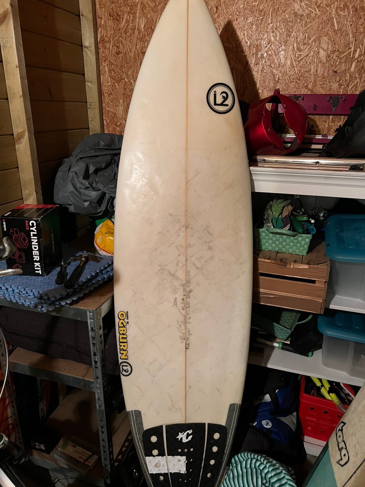 Handshaped Shortboard | Ogburn (6’4), Watersport en Boten, Ophalen, Zo goed als nieuw, Shortboard, Met vinnen