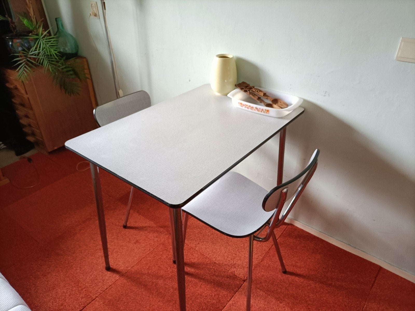formica tafeltje met 2 bijpassende stoelen., Ophalen