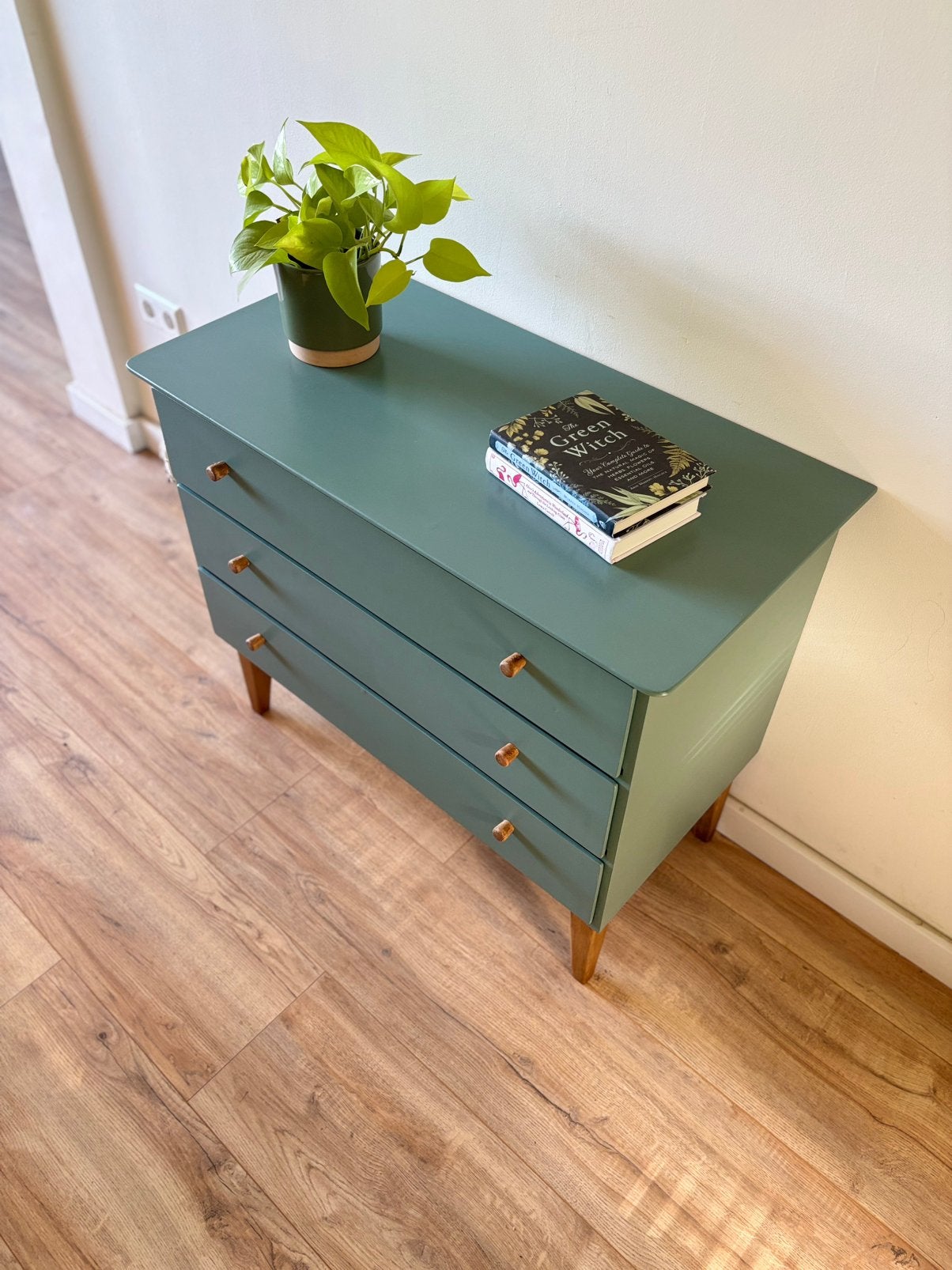 Foto 4 van Vintage Eucalyptusgroene Ladekast