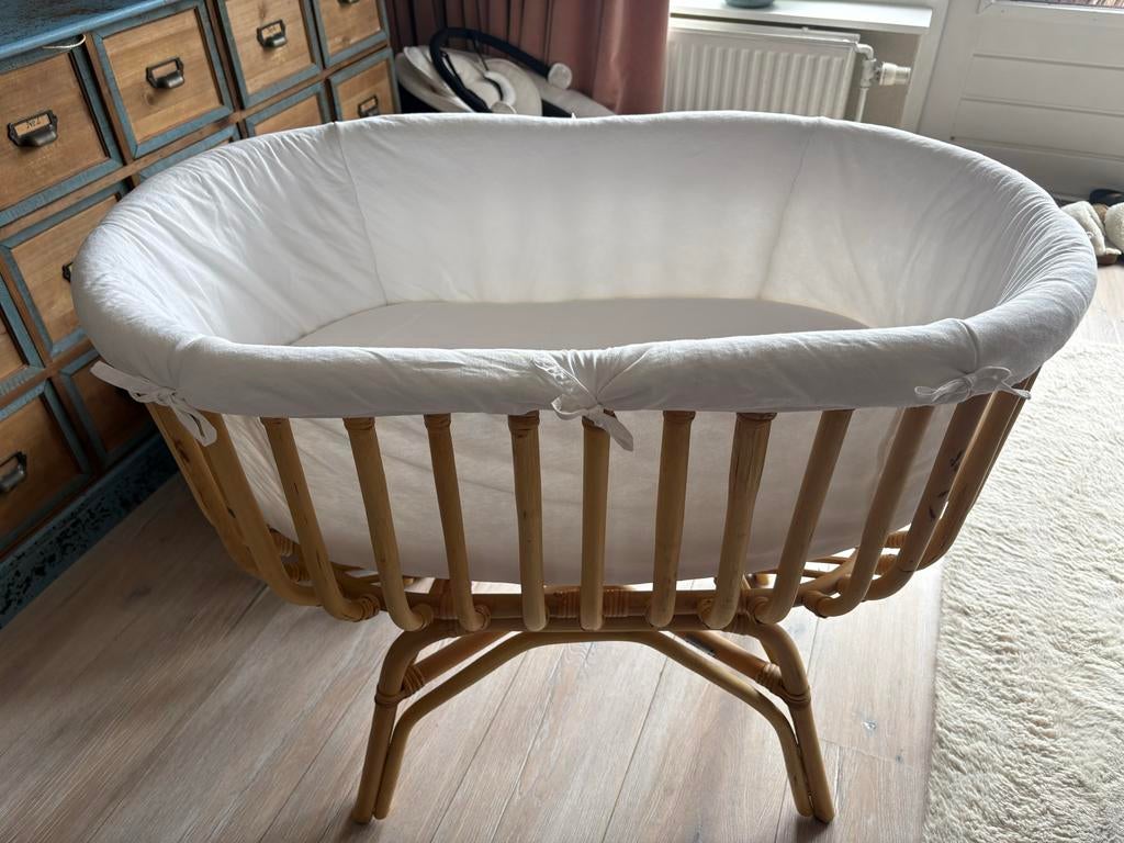 Rotan wieg Childwood met matras en bekleding, Ophalen, Zo goed als nieuw, Wieg