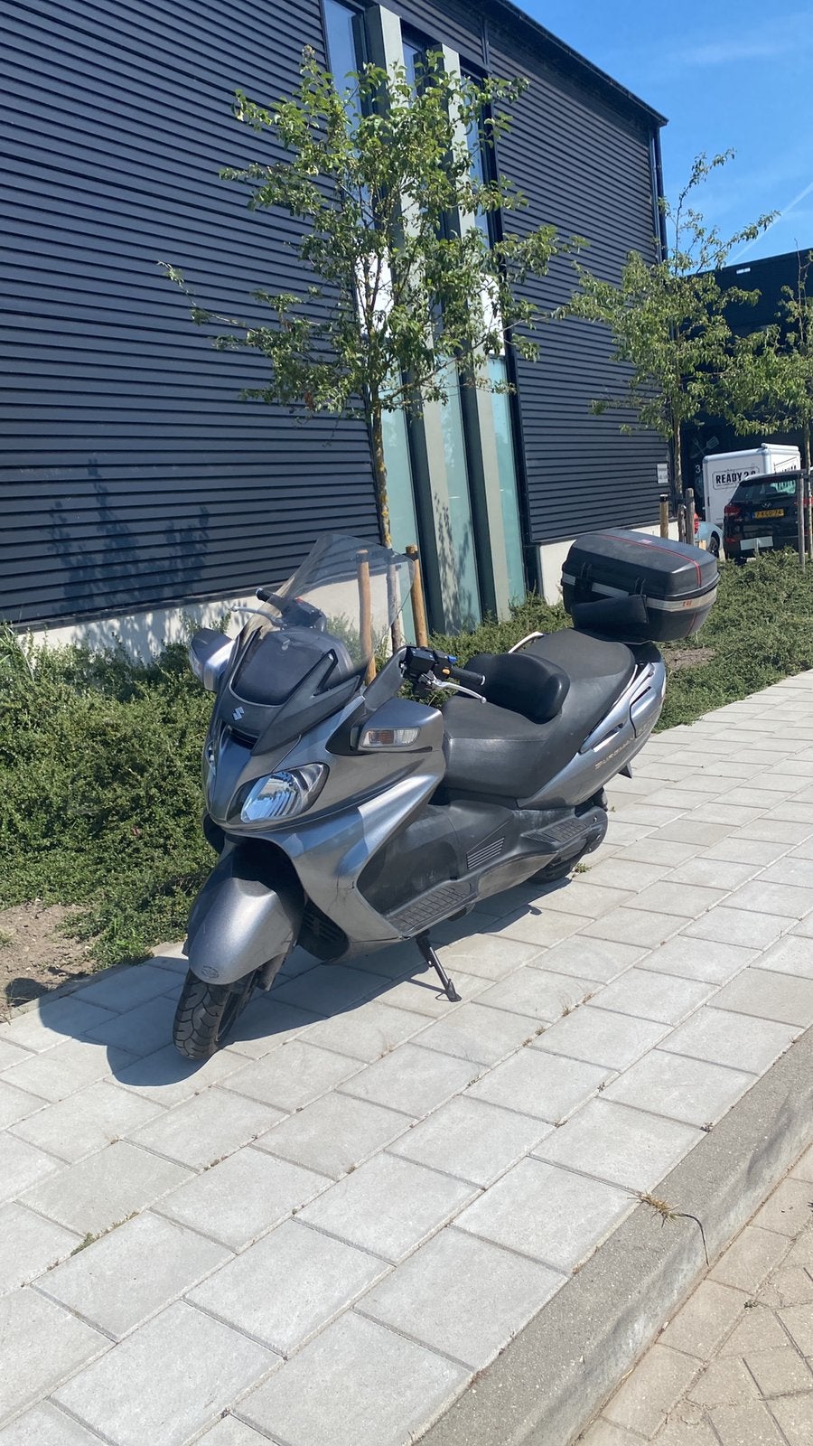 Gevraagd radiateur en van voor suzuki burgman 650 AN 2008, Ophalen of Verzenden, Zo goed als nieuw, Benzine, Overige modellen