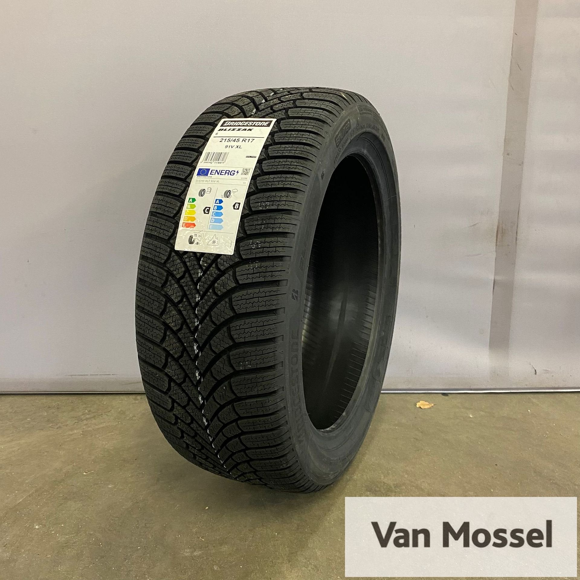 Bridgestone Blizzak 6 215/45/R17 91V, Auto-onderdelen, Banden en Velgen, Band(en), Winterbanden, 17 inch, 215 mm, Personenwagen