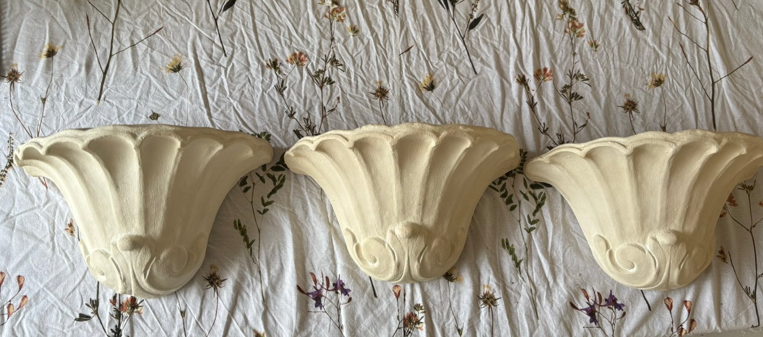3 klassieke gipsen wandornamenten / uplighter kappen, Antiek en Kunst, Ophalen