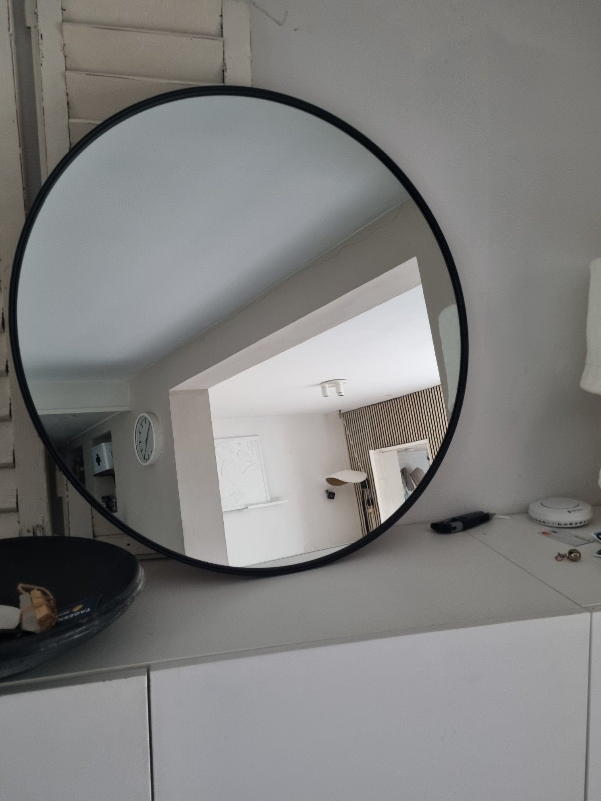 Grote spiegel zwarte metalen rand - Ø 80 cm, Huis en Inrichting, Woonaccessoires | Spiegels, Ophalen, Rond, Zo goed als nieuw