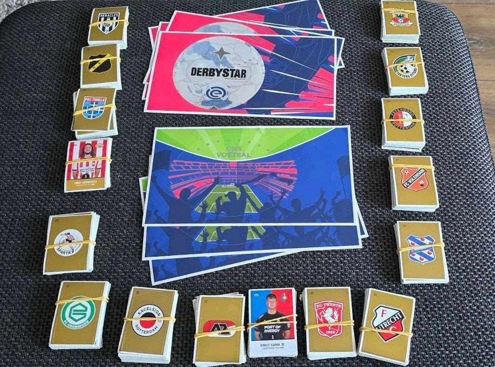 Grote collectie Plus voetbalplaatjes en kaarten, Ophalen of Verzenden