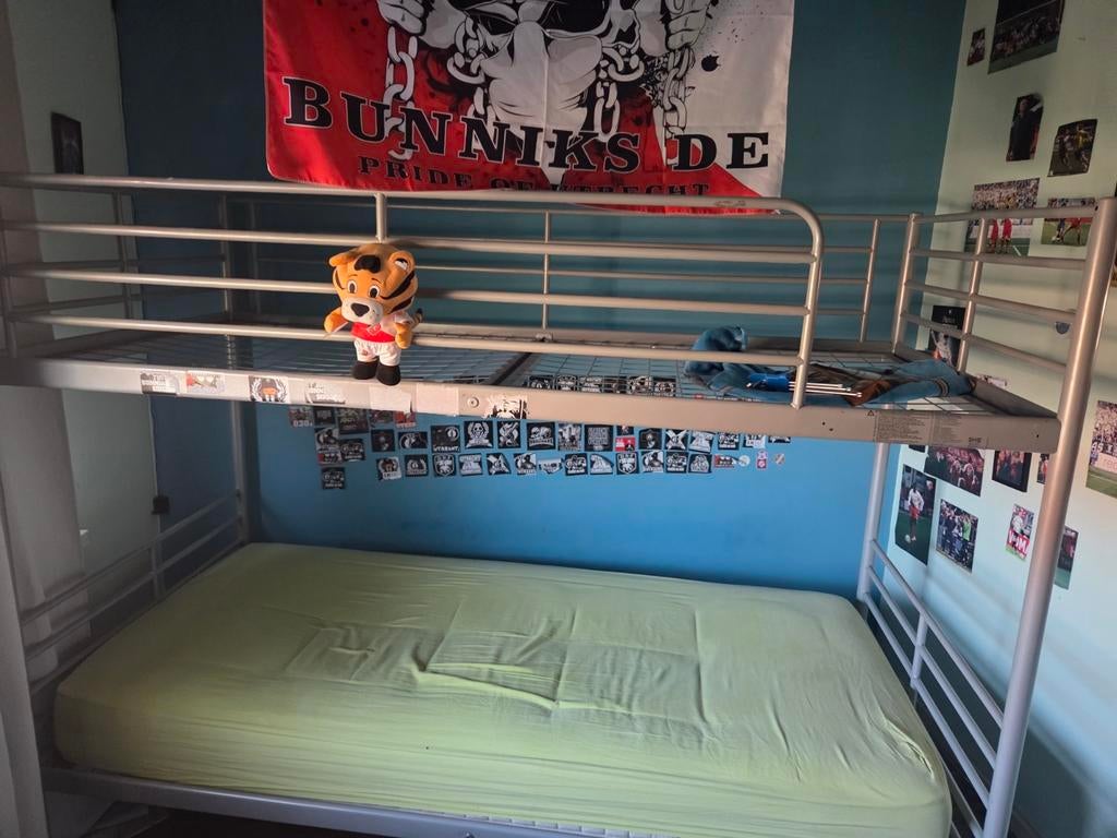 Stevig stapelbed met metalen frame - ruimtebesparend, Ophalen, Stapelbed