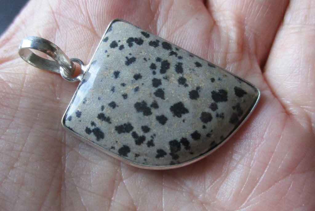 122/ dalmatien jasper hangers(meerdere foto's), Sieraden, Tassen en Uiterlijk, Kettinghangers, Nieuw, Ophalen of Verzenden, Steen of Mineraal
