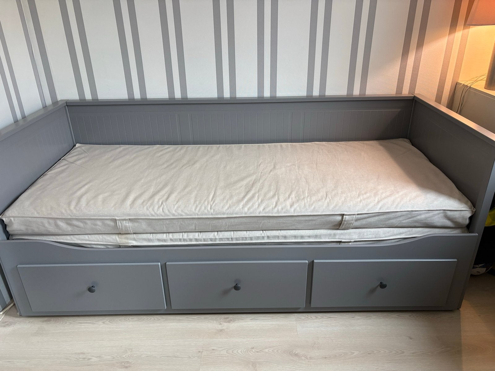 IKEA Hemnes slaapbank met 3 lades en 2 matrassen